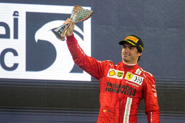 Ferrari envisagerait de prolonger Carlos Sainz