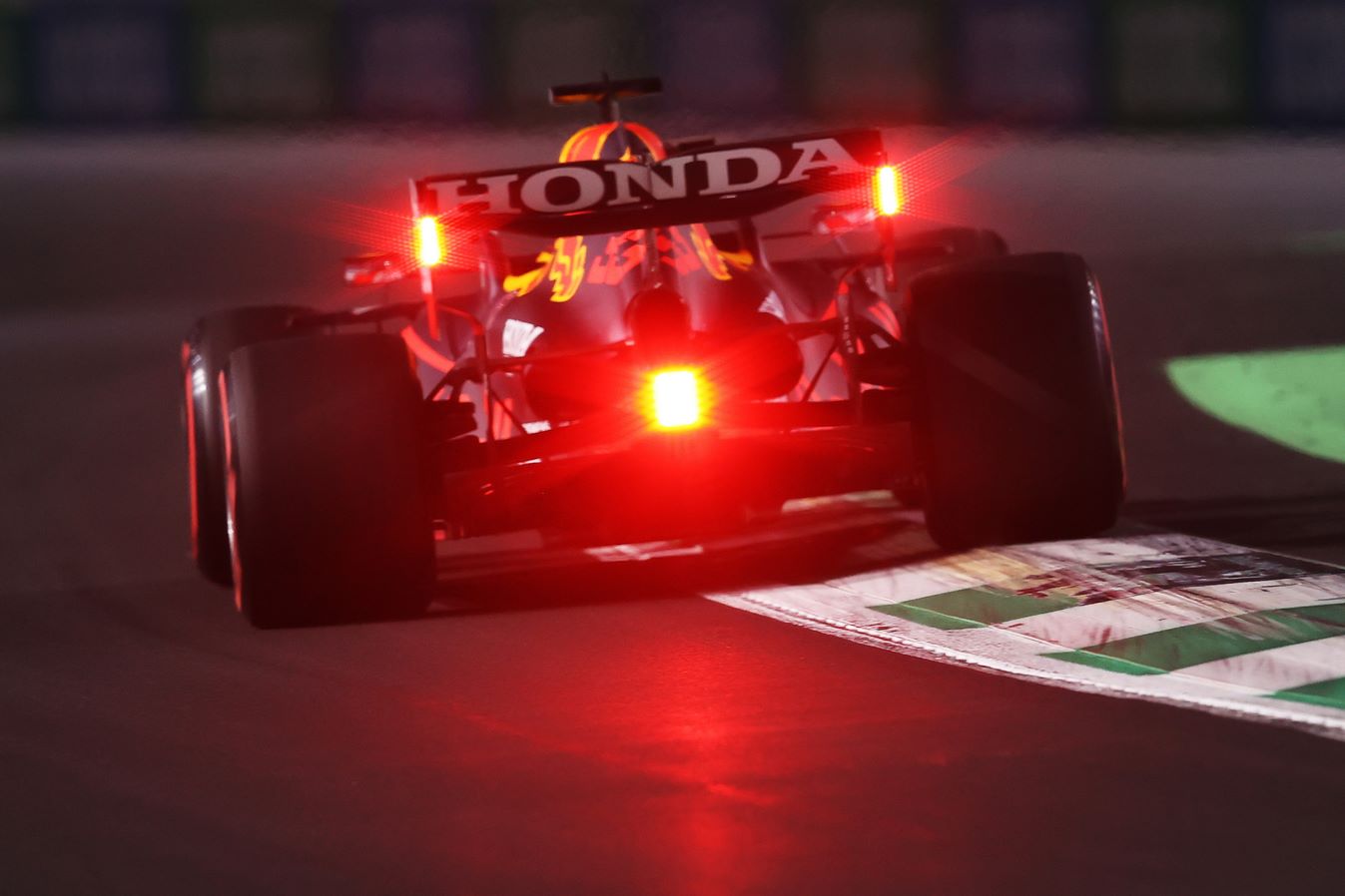 Verstappen conserve sa 3e place et sa boîte de vitesses
