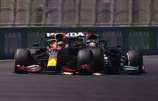 Verstappen pénalisé de 10 secondes, il reste deuxième !