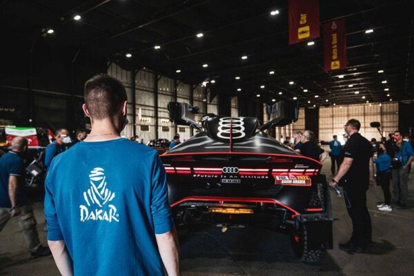 Dakar 2022, Peterhansel et Sainz face au défi électrique d'Audi
