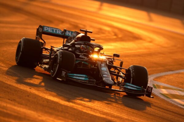 Simple réprimande pour Hamilton et une amende pour Mercedes