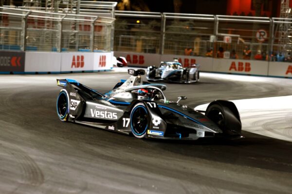 E-Prix Diriyah 1 : De Vries s'impose, doublé des Mercedes !