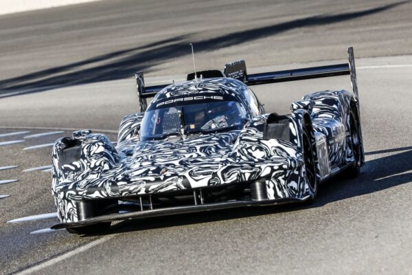 Porsche dévoile son architecture moteur pour son LMDh