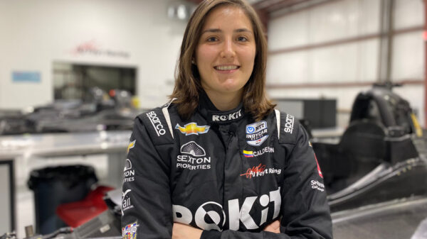 Tatiana Calderón à temps partiel avec AJ Foyt en 2022
