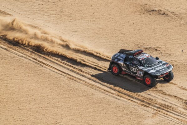 Dakar 2022, S11 : Sainz signe un 41e succès, Loeb pénalisé !