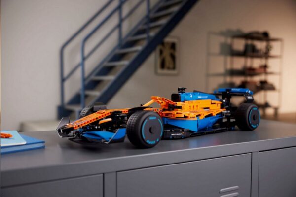 LEGO Technic lance la McLaren F1 2022