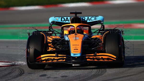 Barcelone 2, mi-journée : Ricciardo au top, Pérez en panne