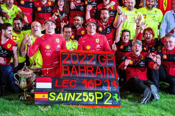 Leclerc et Sainz font triompher la Scuderia Ferrari à Bahreïn