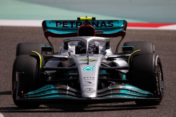 Mercedes a dévoilé une W13 "sans pontons" à Bahreïn