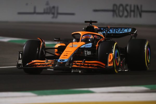 Ricciardo pénalisé de trois places pour avoir gêné Ocon