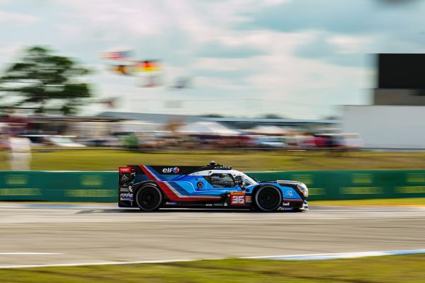 1000 Miles of Sebring, EL2 : Alpine devant un trio de LMP2