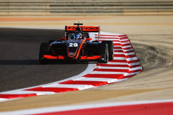 Franco Colapinto en pole position de la course principale FIA F3 à Bahreïn