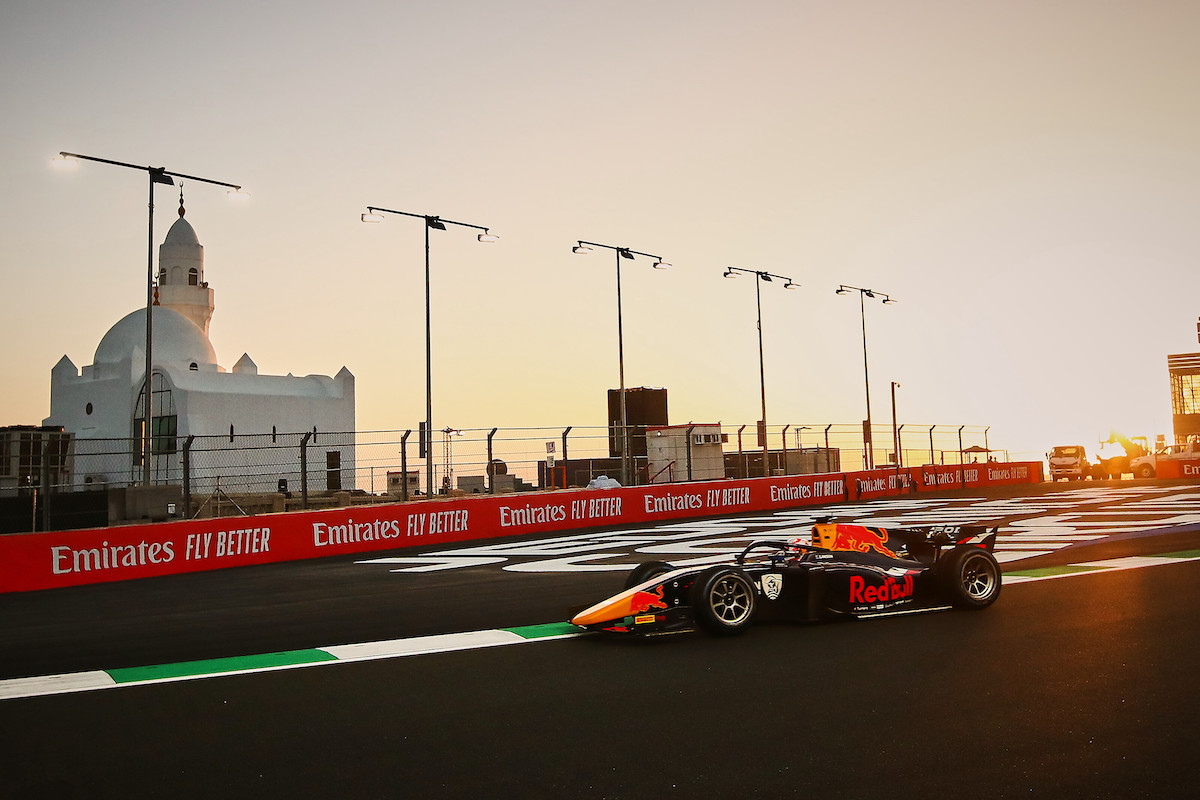 Liam Lawson FIA F2 Jeddah 2022 Race 1 © red Bull