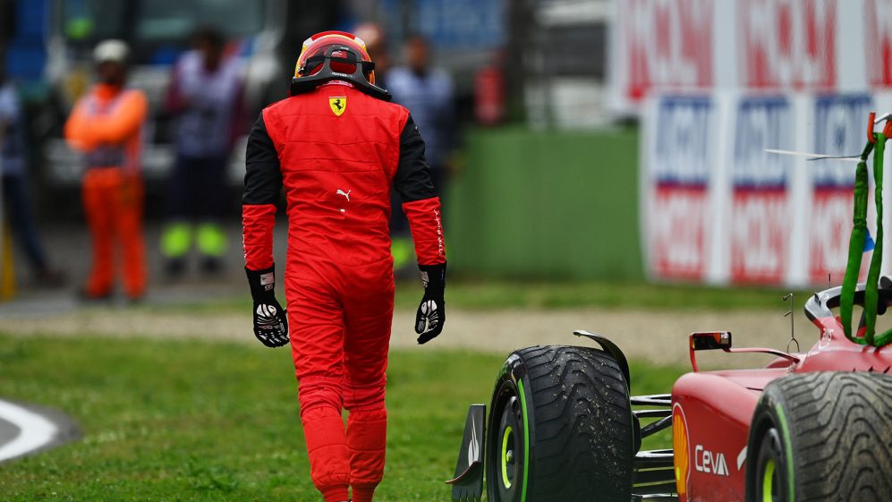 Sainz paye lourdement la faute de Ricciardo au premier tour