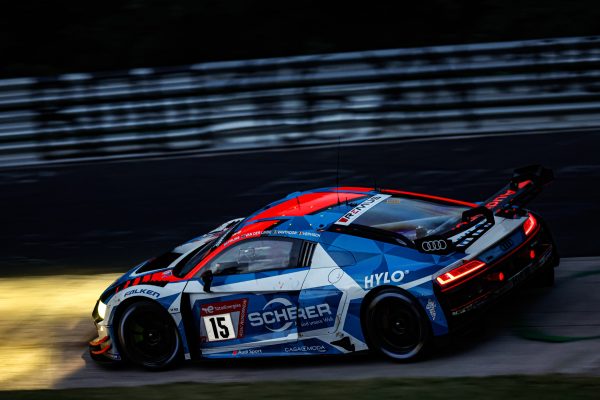 24 Heures du Nürburgring, H+18 : Phoenix Racing solidement installée en tête