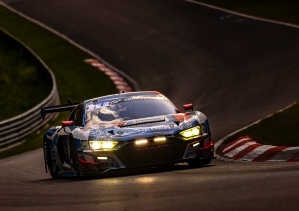 24 Heures du Nürburgring, H+22 : Lutte sans merci en tête