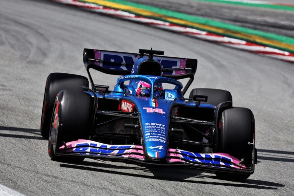 Les Alpine dans les points, Alonso fait une folle remontée