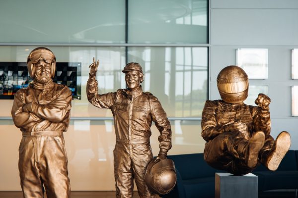 McLaren commémore Niki Lauda avec cette statue en bronze