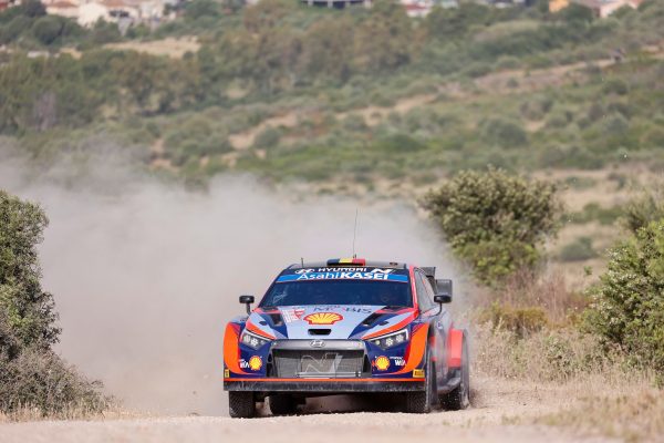Sardaigne, Shakedown : Thierry Neuville se montre