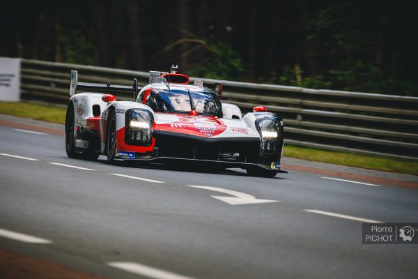 24 Heures du Mans, EL4 : Toyota dans la foulée de l'Hyperpole.