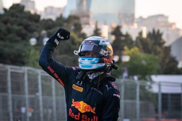 Jüri Vips prend la pole position à Baku en FIA F2