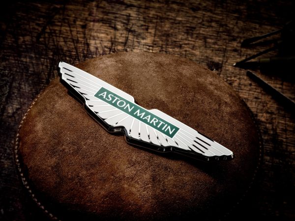 Aston Martin change d'identité visuelle avec un nouveau logo