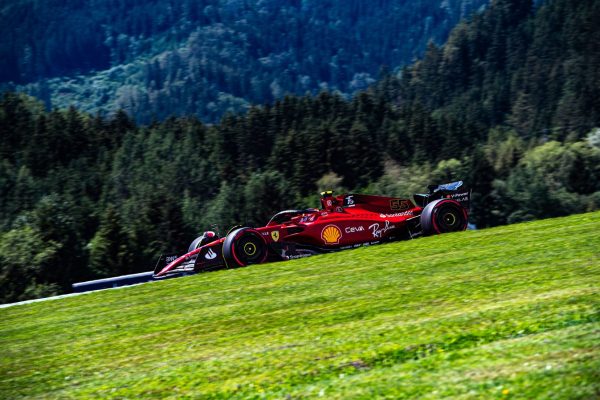 Sainz trahi par sa mécanique, "c'est l'histoire de ma saison"