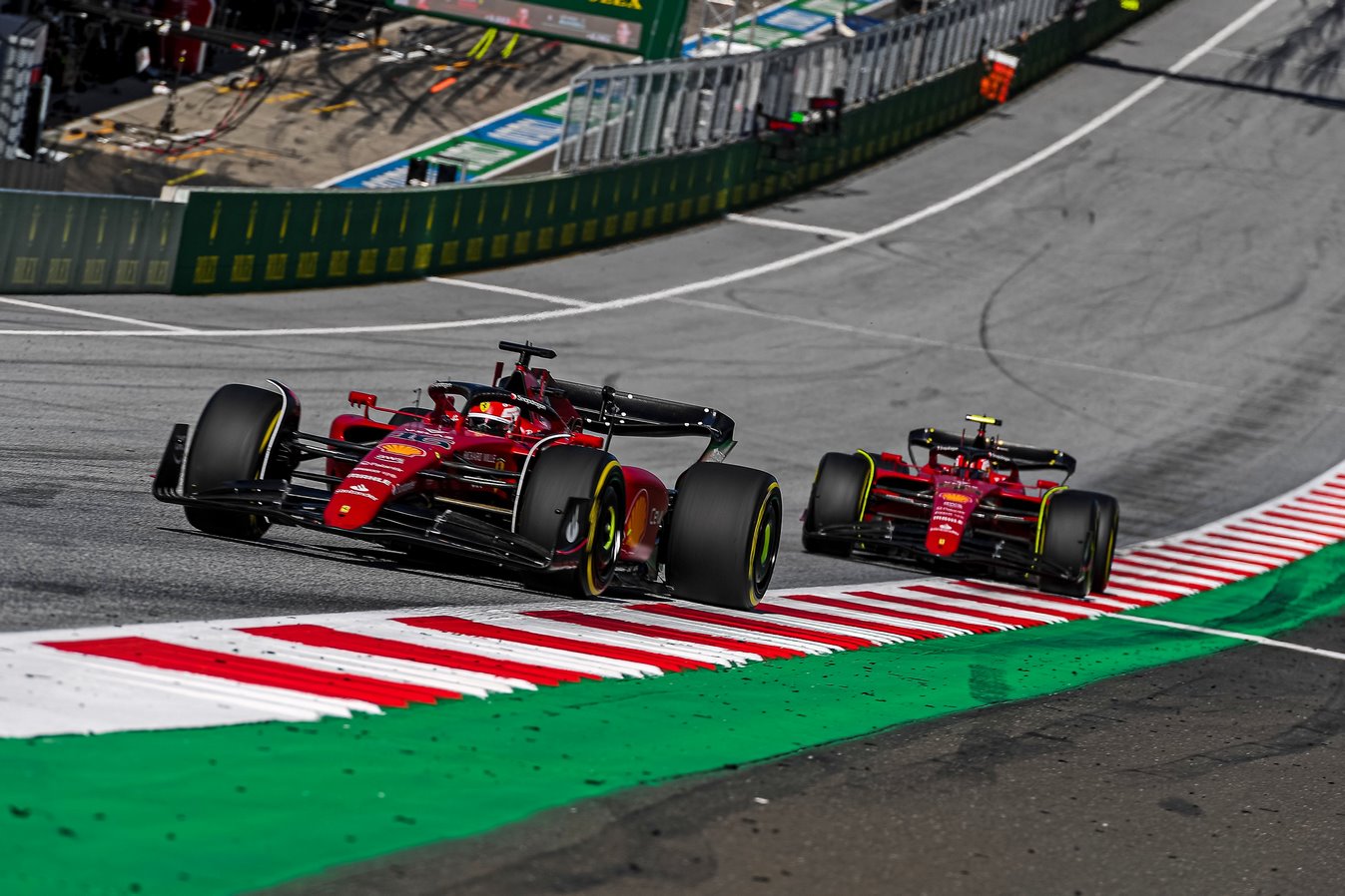 Les deux Ferrari en lutte au Red Bull Ring au Grand Prix d'Autriche 2022