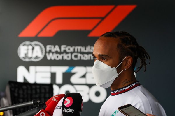 Hamilton est incroyablement déçu et s'excuse auprès de son équipe