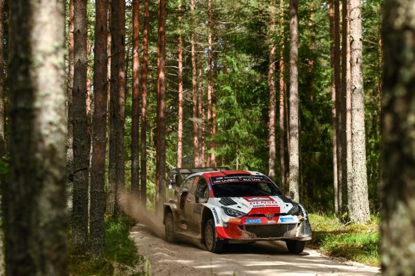 Estonie, J2 mi-journée : Rovanperä accroît son avance