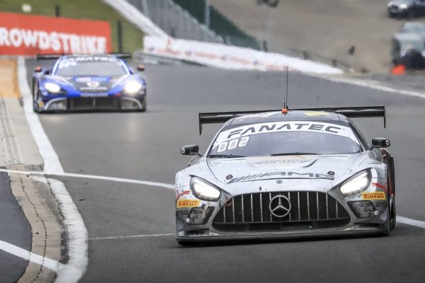 24 Heures de Spa, H+20 : Akkodis-ASP Team vs Rowe Racing