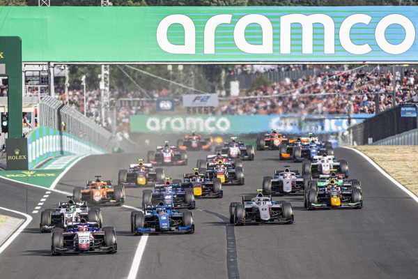 Jack Doohan et Théo Pourchaire vainqueurs en FIA F2 à Budapest