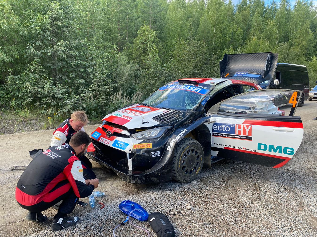 La Toyota d'Esapekka Lappi endommagée après ses tonneaux au Rallye de Finlande 2022