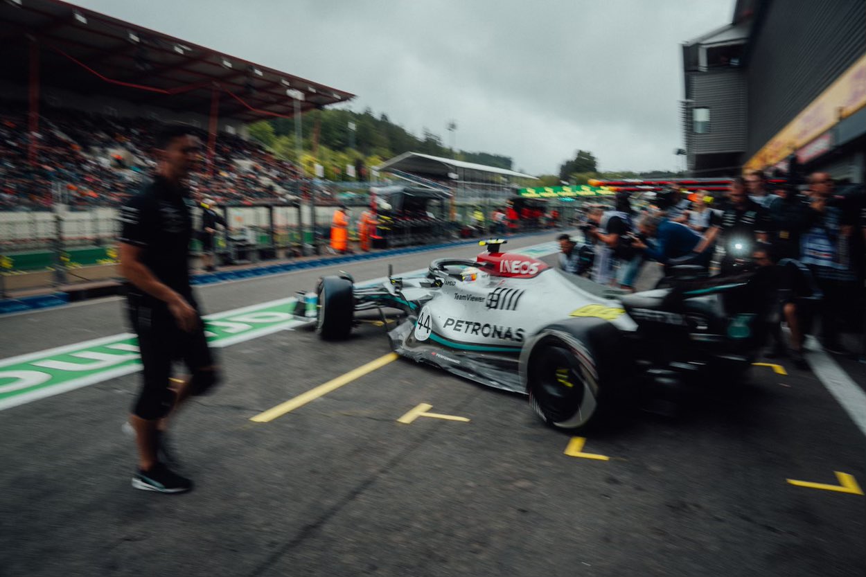 Lewis Hamilton sortant des stands en EL2 lors du Grand Prix de Belgique 2022