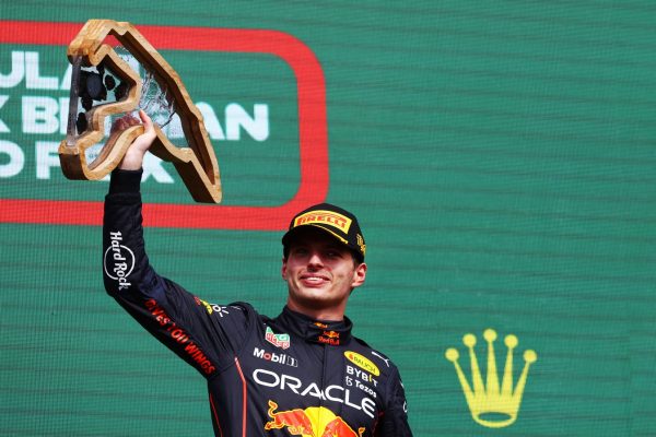Verstappen ne s'attend pas à d'autres week-ends aussi "faciles"