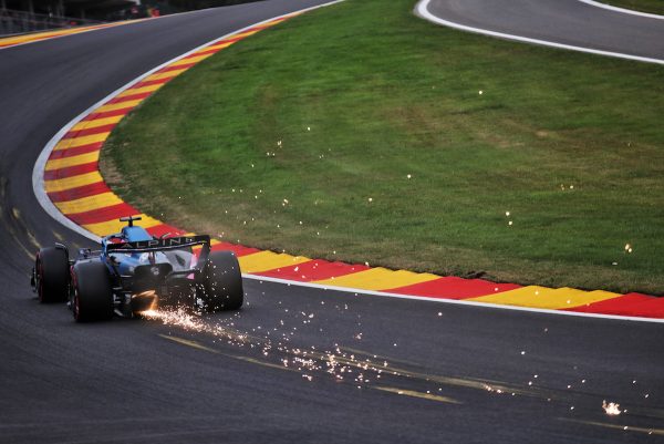 Alpine engrange les points à Spa et s'éloigne de McLaren