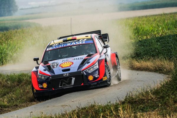 Ypres, J2 mi-journée : Neuville creuse l'écart, catastrophe chez Ford