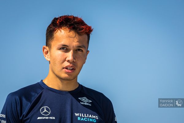 Williams confirme Alex Albon pour 2023