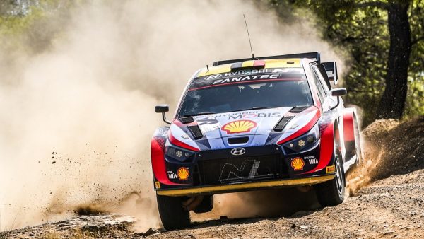 Acropole, J2 mi-journée : Neuville leader, hécatombe chez M-Sport