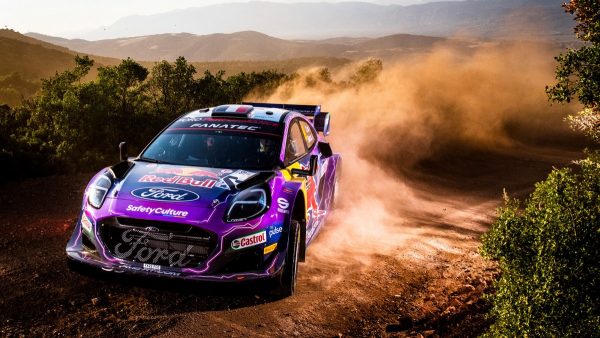 Acropole, J1 mi-journée : Loeb leader devant Neuville et Loubet