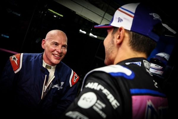 Jacques Villeneuve au volant de l'Alpine A521, le doc sur CANAL+