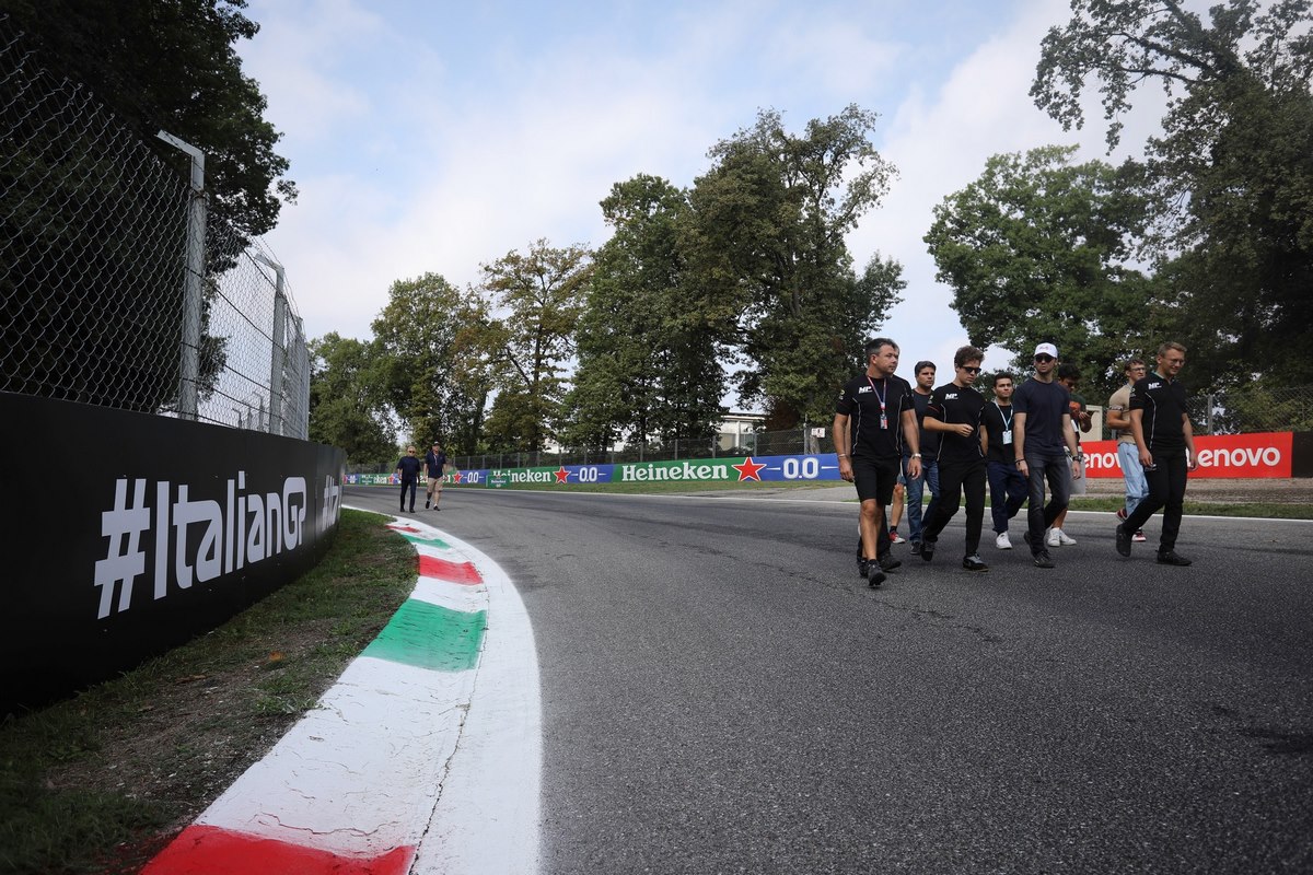 Le track walk de Monza au Grand Prix d'Italie 2022