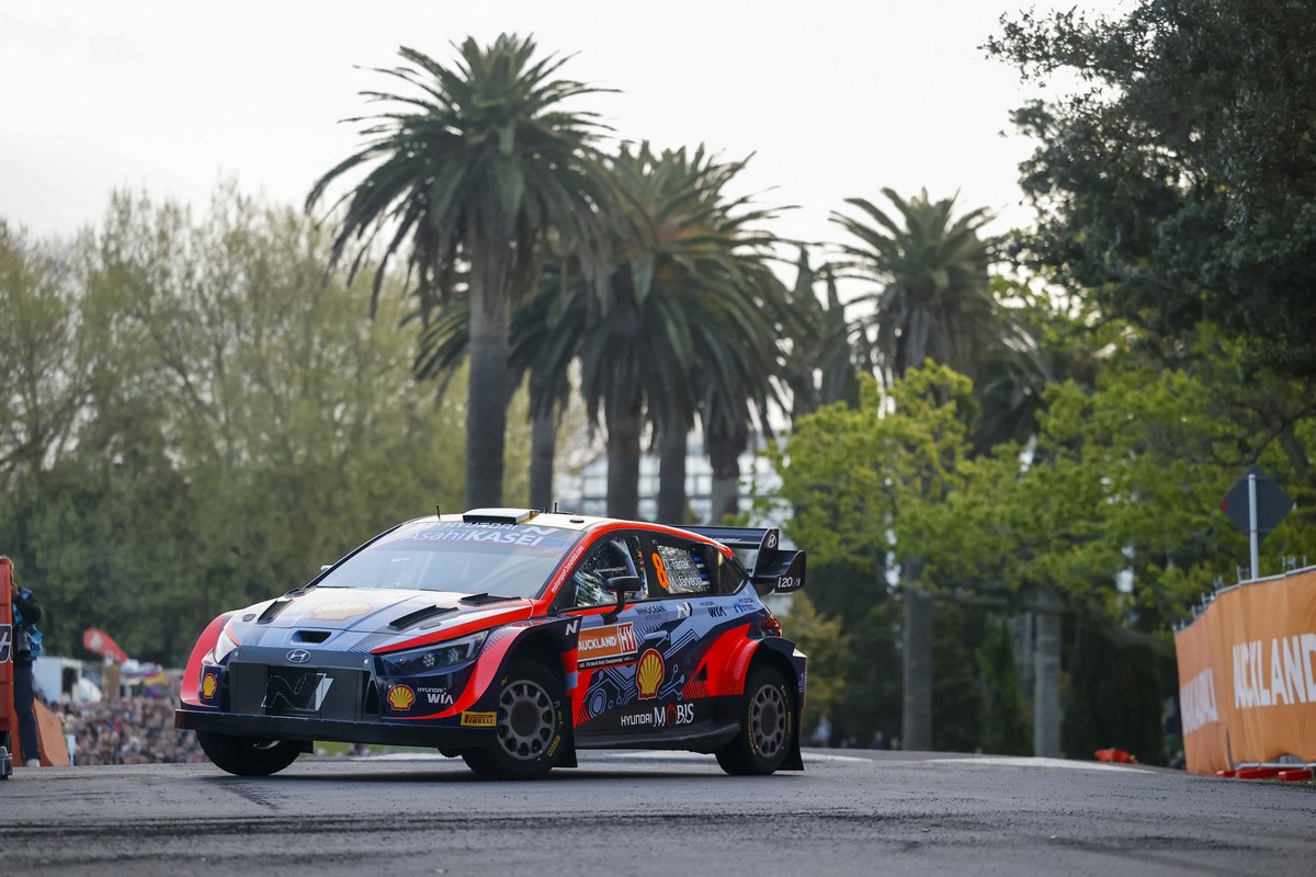 Ott Tänak sur l'ES1 du Rallye de Nouvelle-Zélande 2022