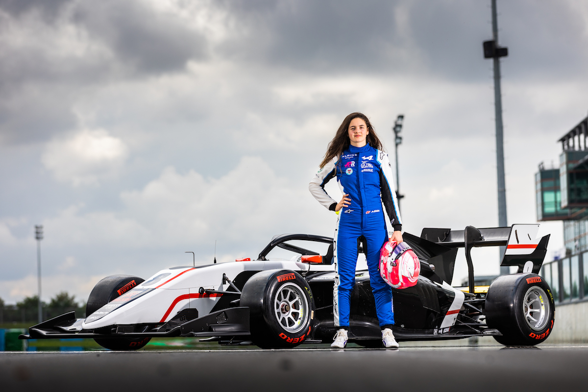 Abbi Pulling durant son essai FIA F3 à Magny Cours