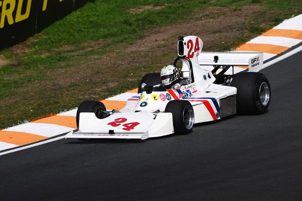 Button était au volant de l’Hesketh de GPX Historic à Zandvoort