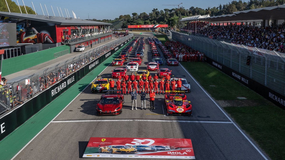 La grande parade Ferrari Finali Mondiali 2022