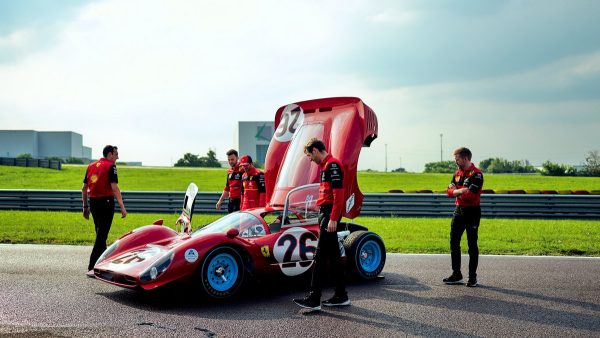 Carlos Sainz Jr. a testé une Ferrari 412 P restaurée
