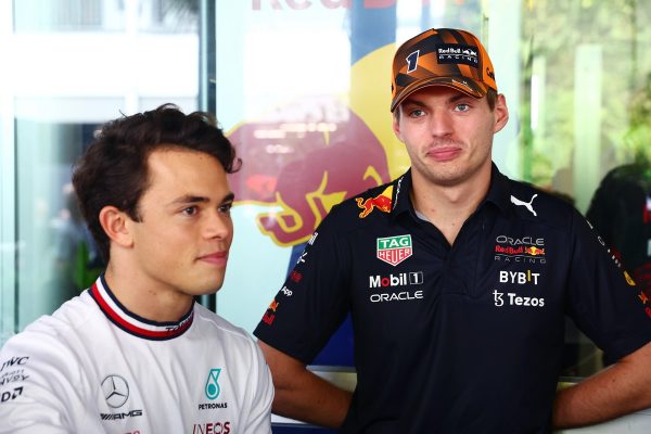 Verstappen a plaidé pour de Vries auprès d'Helmut Marko
