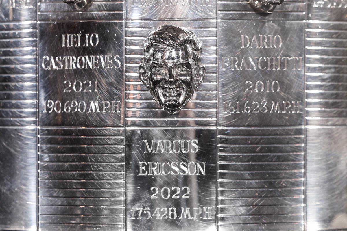 Visage sculpté de Marcus Ericsson sur le Borg-Warner Trophy