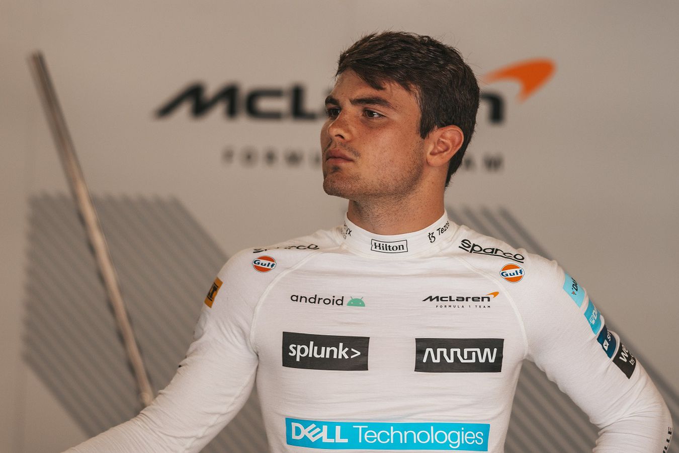 Portrait de Pato O'Ward habillé en McLaren